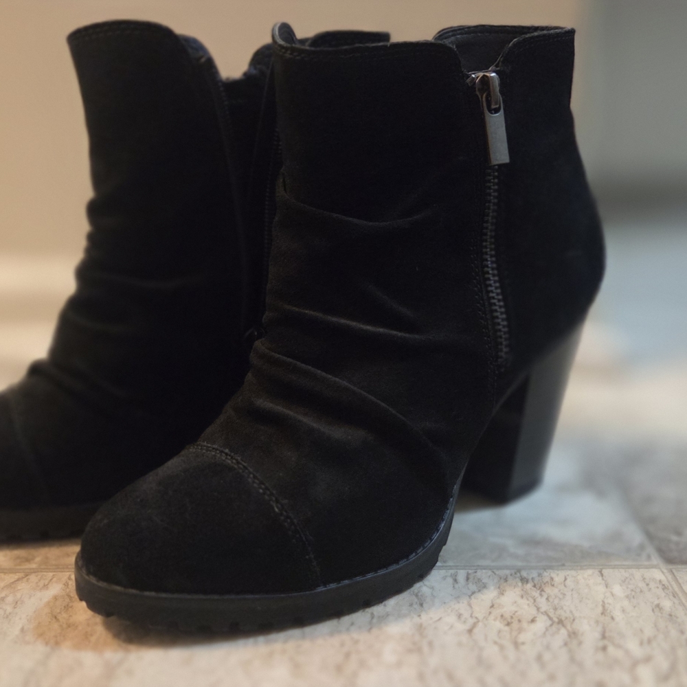 White Mountain Suede Black Ankle Boots
